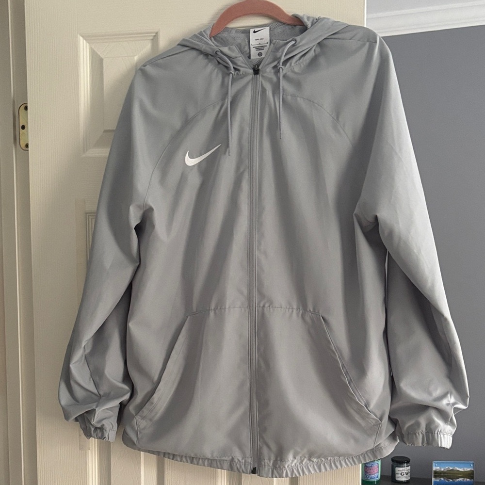 Nike gray hooded jacket - dri fit
Great condition